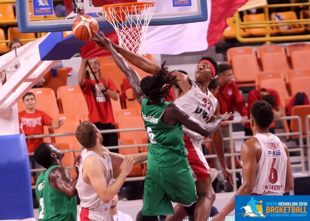 Olympiacos - Unics Kazan (70 - 65)