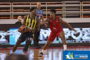 Fenerbahçe - Olimpia Milano (81 - 76)