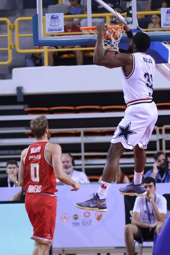 Olympiacos - Armani Milano (76 - 71)