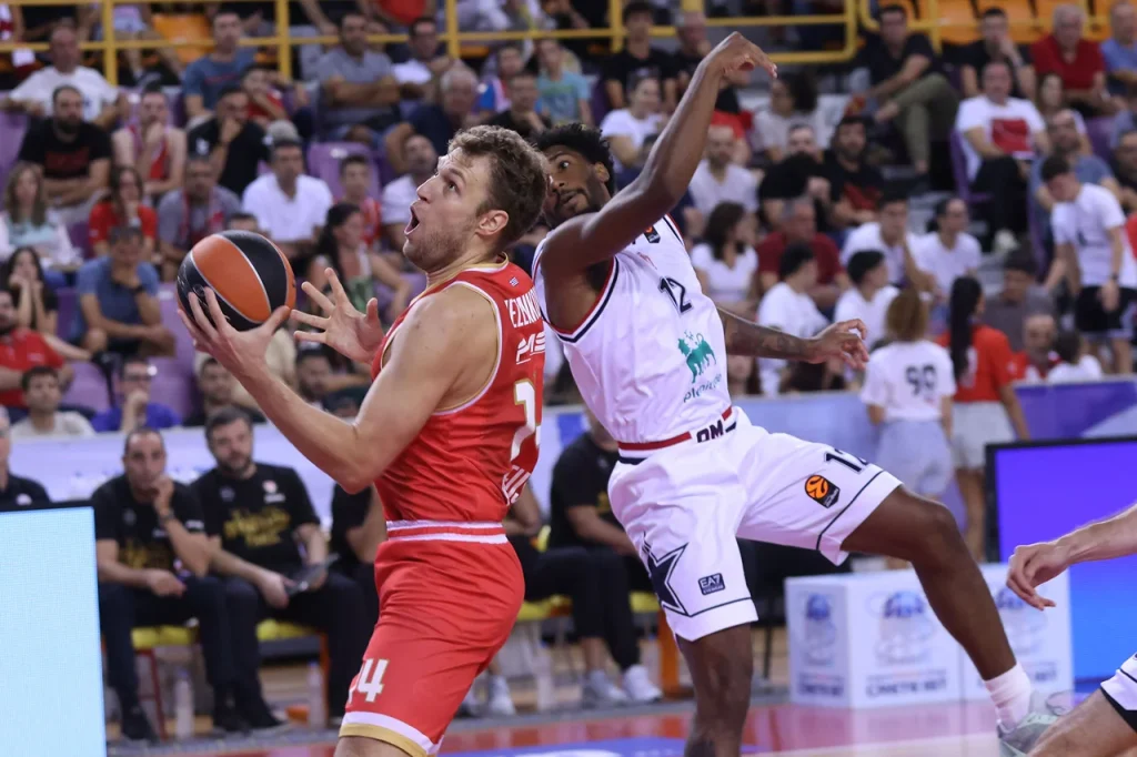Olympiacos - Armani Milano (76 - 71)