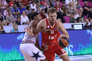 Olympiacos - Armani Milano (76 - 71)